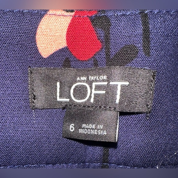 Ann Taylor Loft Floral Pattern Straight Cut Ankle Pants - Size 6 - Picture 5 of 7